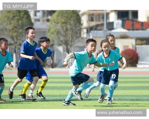 足球扔玩偶的趣味挑战赛让你体验不一样的运动乐趣与创意玩法